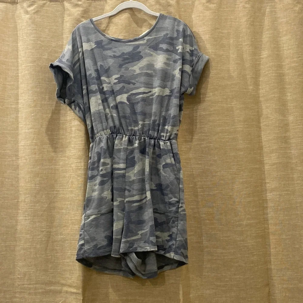 Camo romper with pockets - Picture 1 of 4